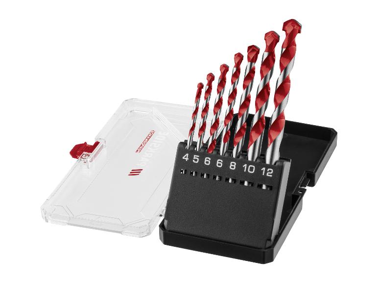 Set roter und silberner Bohrer in einer schwarzen und transparenten Aufbewahrungsbox.