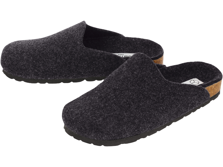 Paar dunkelgraue Filzpantoffeln mit Kork- und Gummisohlen.