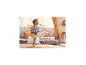 Kind hüpft auf einem LUPILU® Hüpftier Einhorn im Kinderzimmer.