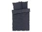 Dunkelblaue Bettwäsche: Bettbezug und Kissenbezüge.