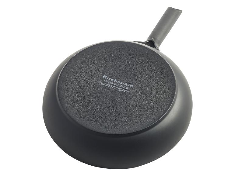 KitchenAid Pfannenboden aus geschmiedetem Aluminium, schwarz, mit Griff.