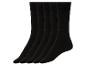 Vier Paar schwarze Socken.