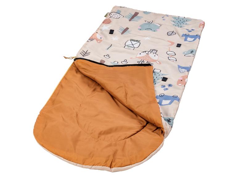 Babyschlafsack mit Tier- und Baumdruck, offen, mit orangefarbenem Innenfutter.