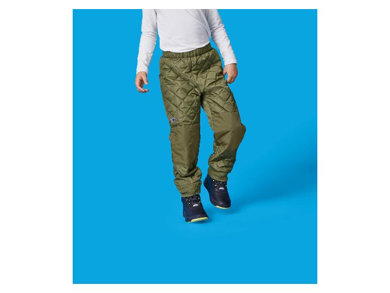 Kinder-Khaki-Stepphose mit verstärkten Details und elastischen Bündchen.