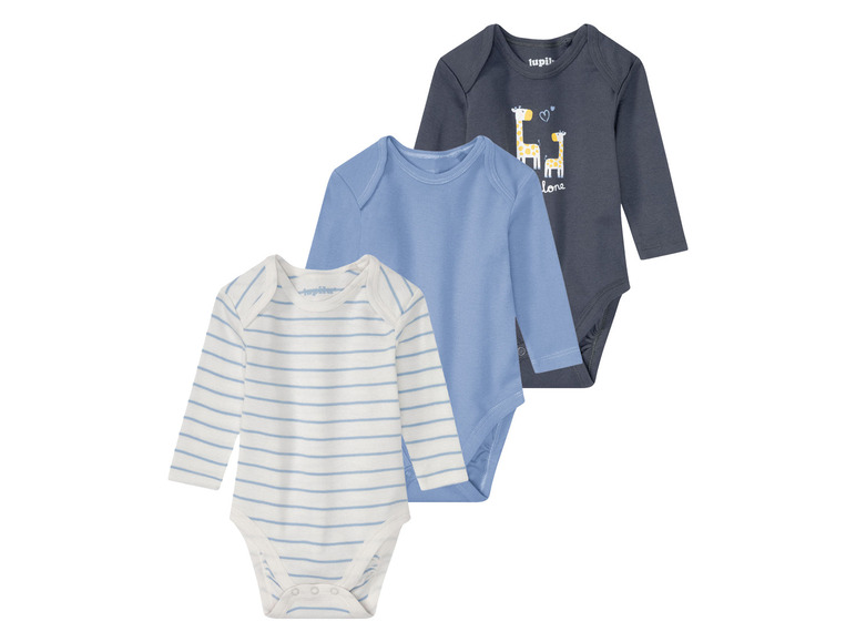 Drei Baby-Bodys mit langen Ärmeln: gestreift, einfarbig blau und mit Giraffen-Motiv.