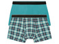 Zwei Boxershorts, eine einfarbig türkis und eine kariert.