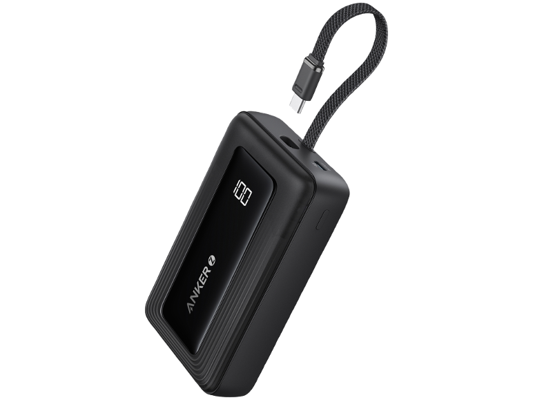 Schwarze tragbare Powerbank mit digitaler Anzeige '100' und integriertem USB-C-Kabel.