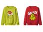 Zwei Grinch-Sweatshirts, eines grün und eines rot, mit Weihnachtsdrucken.