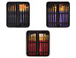 Drei Pinsel-Sets in schwarzen Etuis, mit blauen, violetten und roten Griffen.