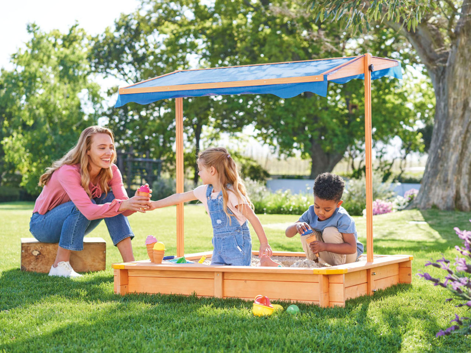 Playtive Sandkasten, mit Dach und Eisdiele | LIDL