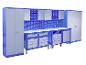 Blauer und grauer Werkstattschrank mit Werkbank und Schubladen.