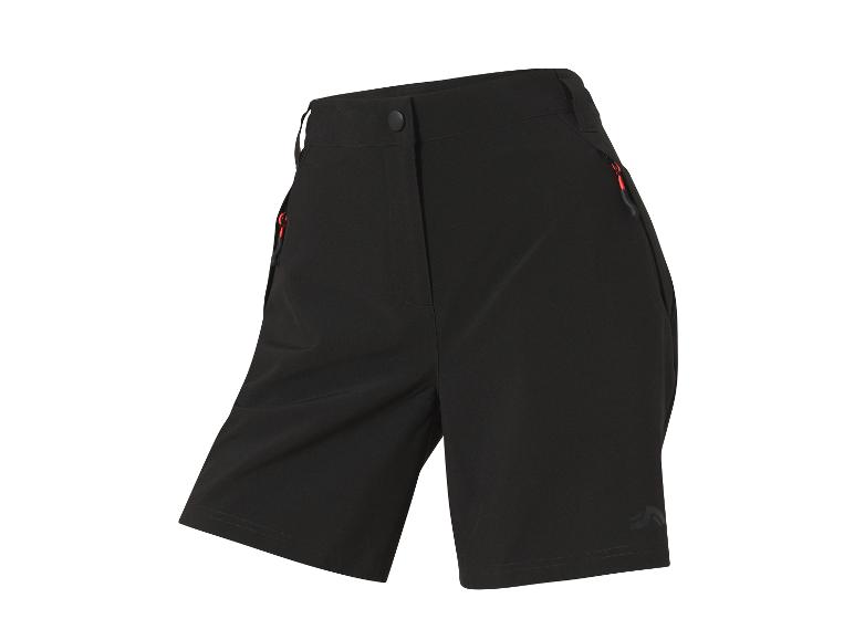 Schwarze Shorts mit roten Akzenten.