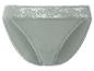 Ein hellgrüner Slip mit Spitze am oberen Rand und an den Kanten.