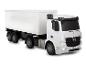 Weißes Modell eines Mercedes-Benz Actros Lkw mit Anhänger.