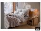 LIVARNO home Fleece-Spannbettlaken in einem gemütlichen Winter-Schlafzimmer. [KI-generiertes Bild]