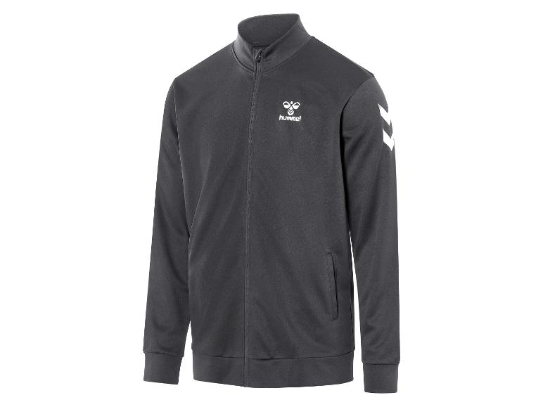 Eine dunkelgraue Hummel Trainingsjacke mit weißen Streifen.