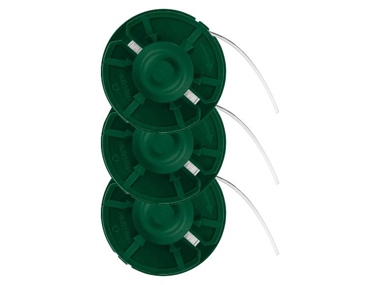 Drei Spulen mit Rasentrimmerfaden.