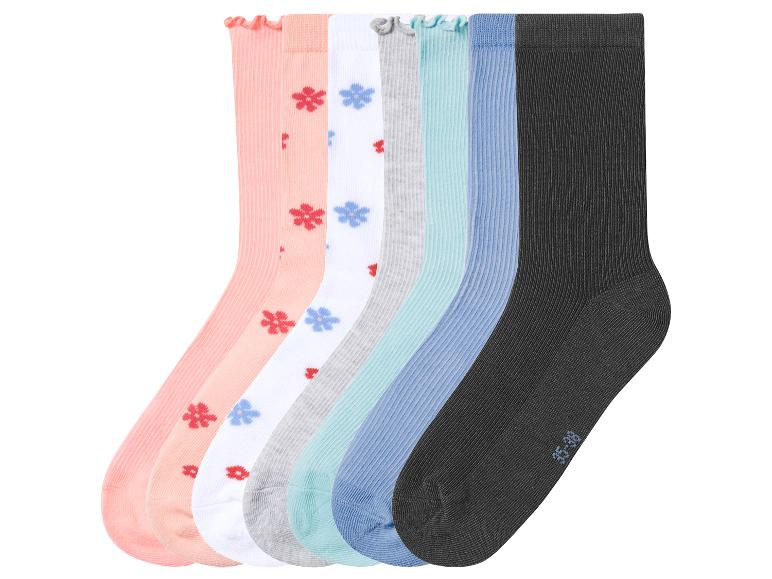 Set aus 7 Paar gerippten Socken in verschiedenen Farben, einige mit Blumen, und ein schwarzes Paar.