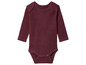 Ein dunkelroter Baby-Strampler mit langen Ärmeln.