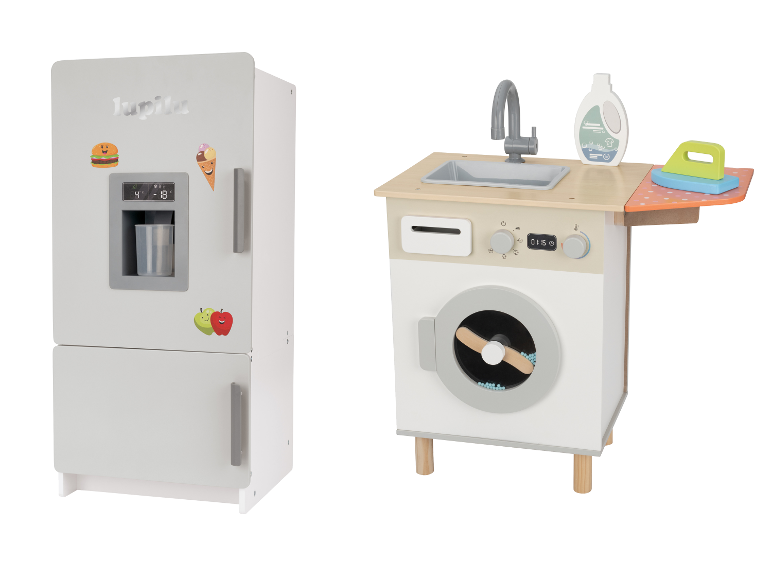 Spielzeugkühlschrank und Waschmaschine mit Spüle, Bügeleisen und Waschmittelflasche.