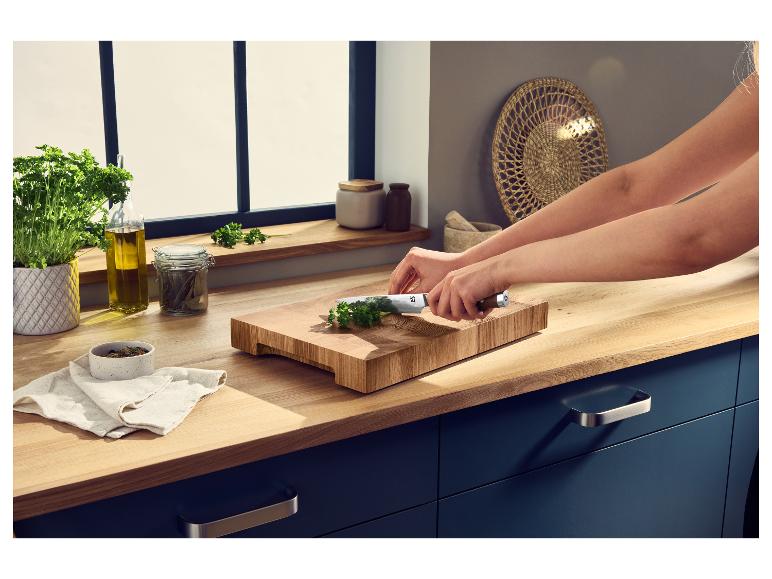 SILVERCREST® Premium Hackblock aus Holz im Einsatz in der Küche.