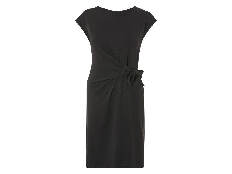 Schwarzes Midikleid, Wickeloptik, in der Taille gebunden.