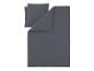 Dunkelgraues Bettwäsche-Set mit einem Bettbezug und zwei Kissenbezügen.
