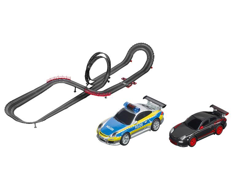 Eine Carrera Rennbahn mit einem blauen Polizei-Porsche und einem schwarzen Porsche.