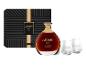 Dunkle Rumflasche mit zwei Gläsern in einer Geschenkbox, mit elegantem Schwarz-Gold-Design.