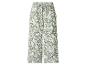 Grün-weiße weite Hose mit Blumenmuster und Bindeband in der Taille.