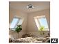 Schlafzimmer mit Deckenventilator mit Licht, zwei Dachfenstern und einem Bett mit Büchern und Pflanzen.