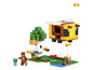 LEGO Minecraft-Set mit einem Bienenstock, Bienen und einem Baum.