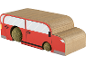 Roter Katzenkratzbaum aus Pappe in Busform mit zwei Katzenminzebällen.
