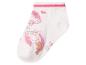 Weiße Kindersocken mit rosa Streifen und Schweinchen-Aufdruck.