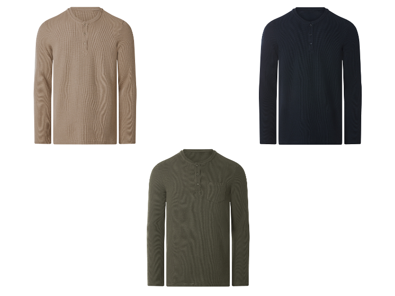 Drei langärmlige Henley-Shirts für Herren in Beige, Marineblau und Olivgrün.