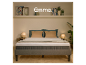 Emma Original Lite Matratze auf einem Bett in einem stilvoll eingerichteten Schlafzimmer.