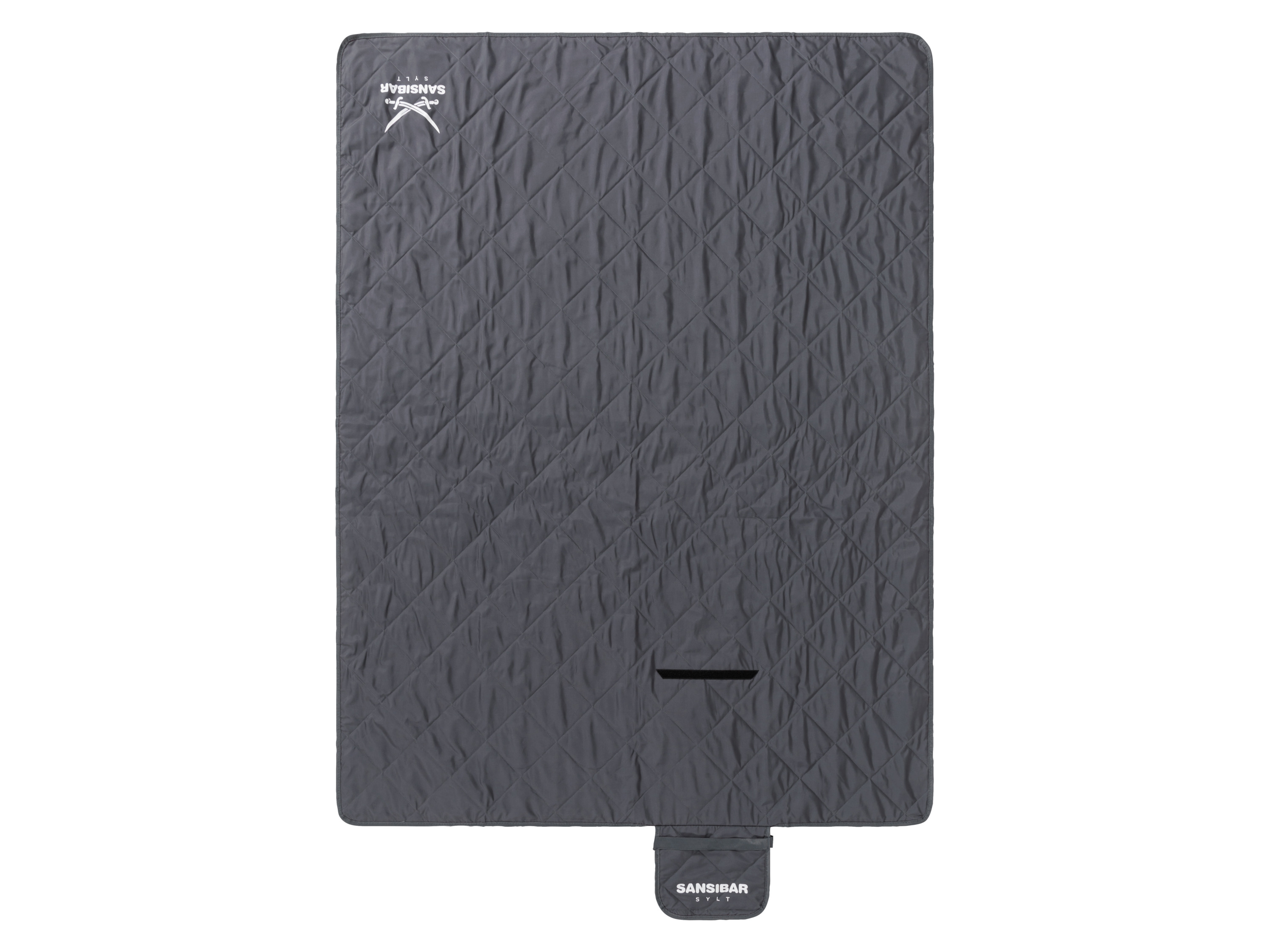 SANSIBAR Picknickdecke 127 x 168 cm (Grau)““ | dass ein Textil- oder Lederprodukt auf mehr als 300 Schadstoffe geprüft wurde. GRS – Global Recycled Standard Benutzung ab 100 % recyceltem Material Zertifizierungsnummer: CU 851646 Aus Alt mach Neu: Durch die Wiederverwendung bereits genutzter Materialien werden wertvolle Ressourcen gespart. GRS ermöglicht die Ermittlung und Rückverfolgung des im Produkt verwendeten Recyclingmaterials. Dabei werden neben der kompletten Lieferkette von der Sammelstelle bis in die Filiale zusätzlich soziale und ökologische Kriterien überprüft.““