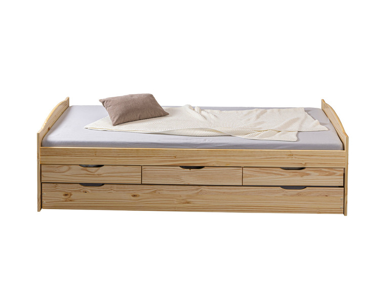 Ein Holzbett mit vier Schubladen.