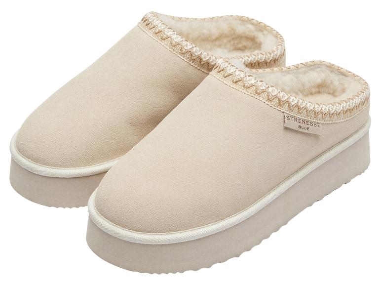 Beige Plateau-Hausschuhe mit Kunstfellfutter und geflochtenem Rand.