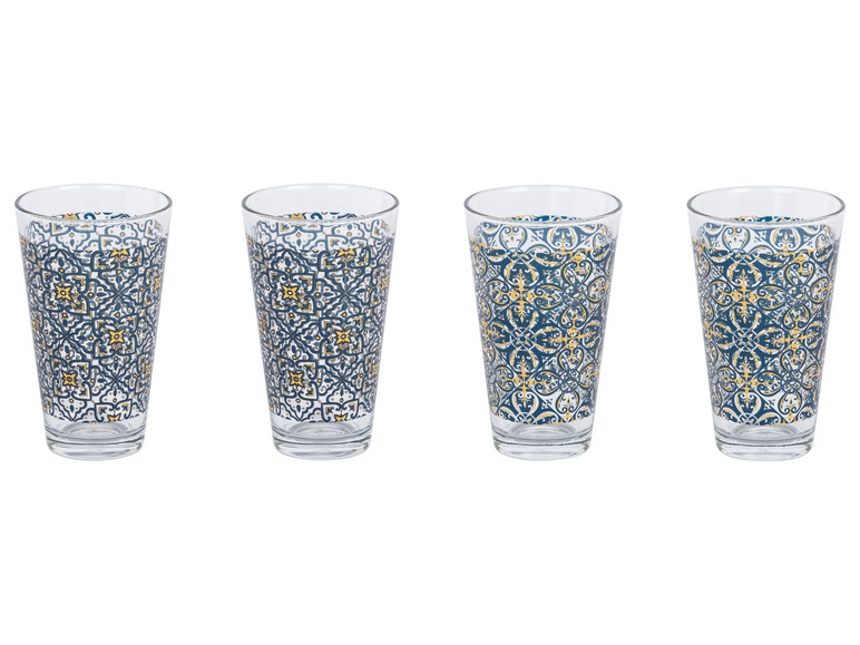 Vier Gläser mit einem blau-goldenen Muster.