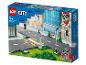 LEGO City: Bausatz mit Ampeln, Schildern und Straßenplatten, leuchtende Elemente.