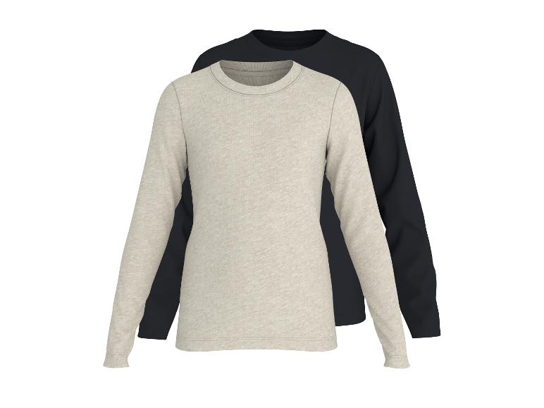 Zwei Langarmshirts: ein helles und ein dunkelblaues.