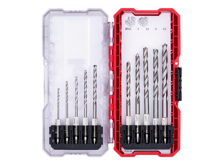 Ein Satz Bohrer in einem roten und transparenten Kunststoffkoffer, mit den Größen 4.5, 5, 5.5, 6 und 6.5 mm angegeben.
