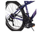 Hinterrad eines blauen Mountainbikes mit Shimano-Schaltung.