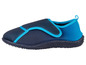 Blaue Wasserschuhe mit schwarzer Sohle