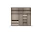 Einbauschrank mit Regalen, Schubladen und Kleiderstangen in Beige und Weiß.
