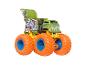 Grüner Hot Wheels Monstertruck mit orangefarbenen Reifen und blauen Felgen.