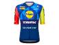 Radtrikot in Blau, Rot und Gelb mit Supermarkt-Logo und dem Schriftzug „TREK“.