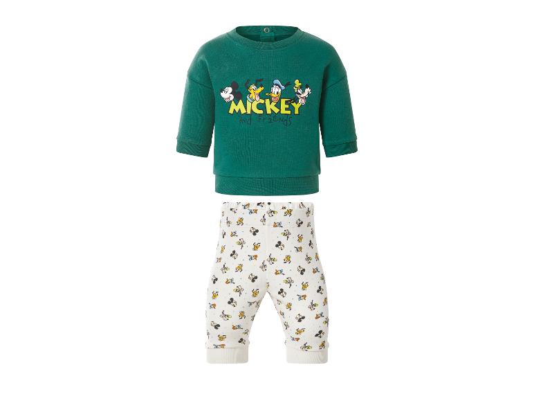 Grünes Langarmshirt mit Mickey und Friends Aufdruck und gemusterter Hose.