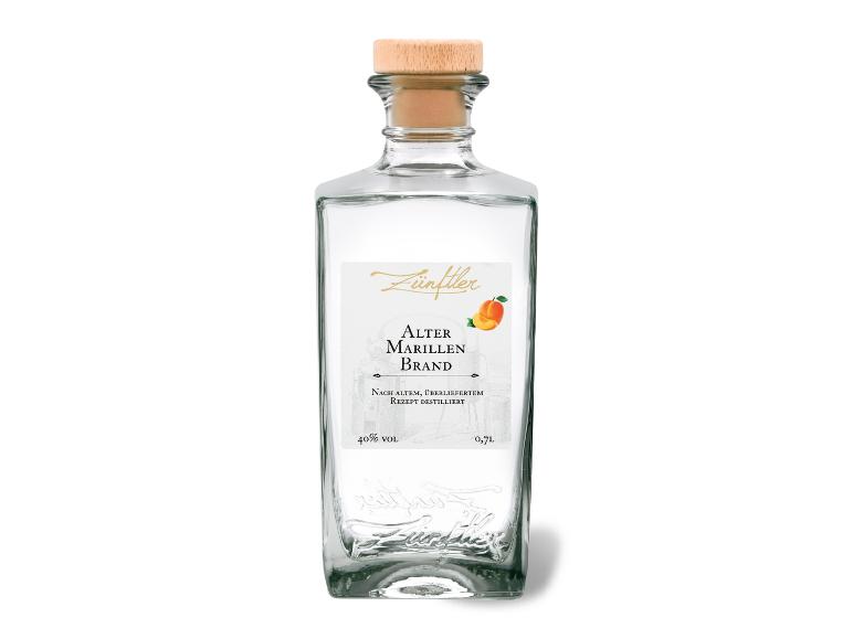 Flasche klaren Zünftler Marillenbrand mit Holzkorken und weißem Etikett.